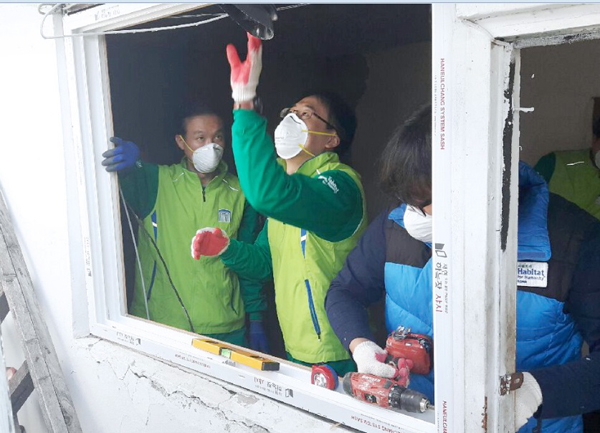 헌재 백송한마음봉사단 8일 해비타트 ‘희망의 집 고치기’ 봉사활동