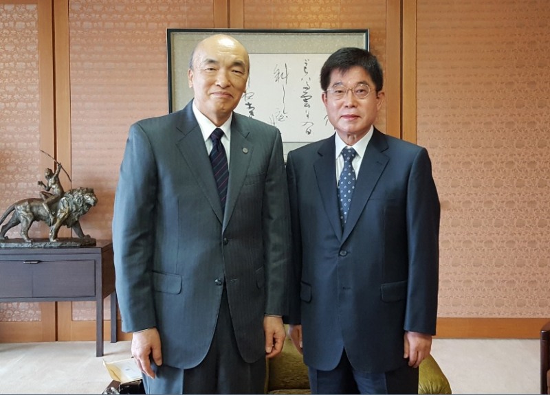 데라다 이츠로 최고재판소 장관과 서기호 헌법재판관(사진=헌재)