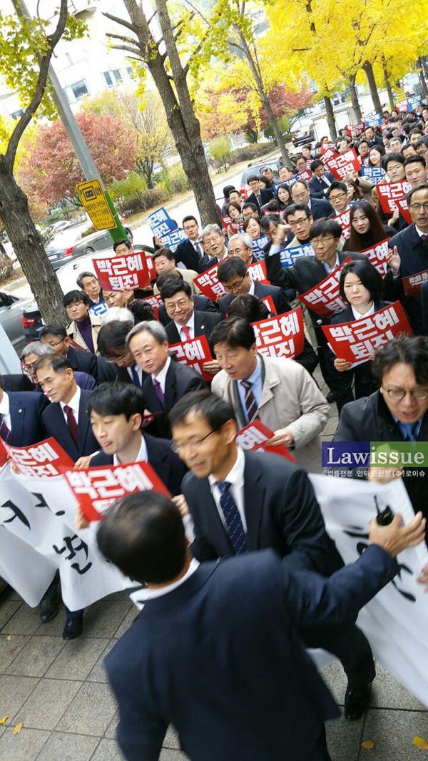 거리행진에 나선 변호사들