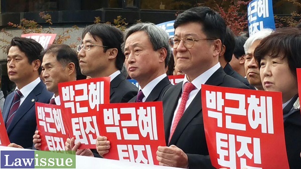 우측부터 정연순 민변 회장, 이찬희 전 변협 사무총장, 최재호 인천지방변호사회 회장(가운데), 김한규 서울지방변호사회 회장, 장성근 전국지방변호사협의회 회장