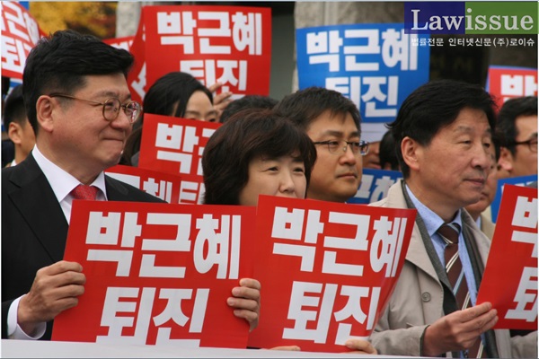 좌측부터 이찬희 변호사, 정연순 민변 회장, 민경한 전 대한변협 인권위원장