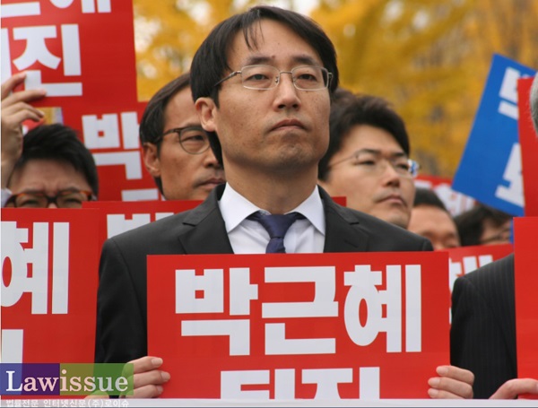 ‘전국 변호사 비상시국모임’의 공동의장인 김한규 서울지방변호사회 회장