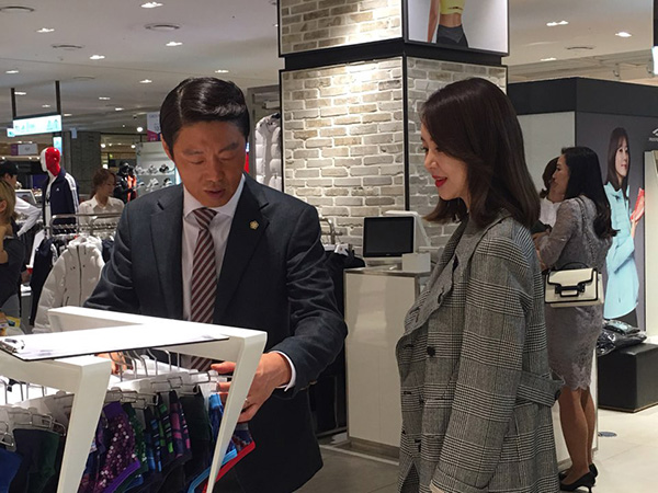 ‘이번 주 아내가 바람을 핍니다’ 백보람, 김희원과 다정히 쇼핑 나들이?