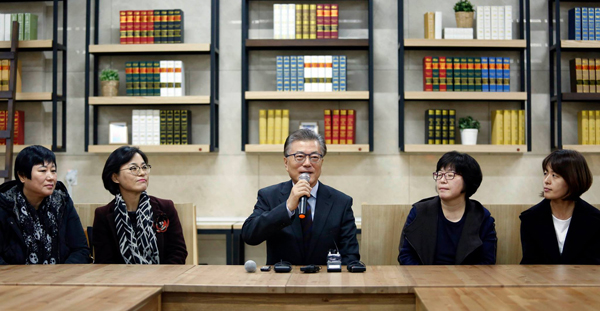 18일 문재인 전 대표의 ‘엄마들과 함께하는 시국 대화’(사진=문재인실 페이스북)
