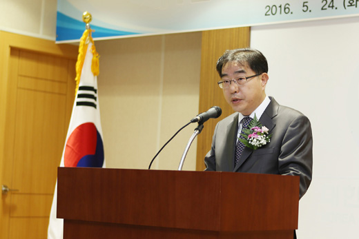지난 5월 24일 취임식을 갖는 이헌 이사장(사진=대한법률구조공단 홈페이지)