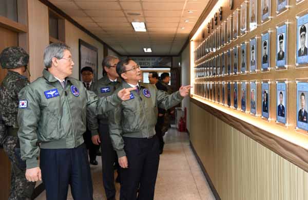 고영한 법원행정처장, 공군제1전투비행단 위문 방문
