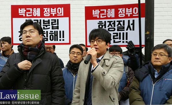 김성진 변호사(참여연대 집행위원장)과 송아람 변호사(민변)