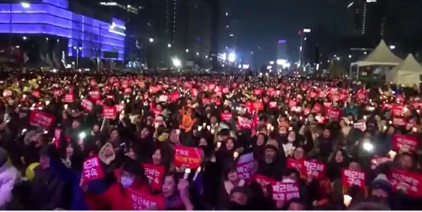 지난 24일 광화문광장에서 열린 제9차 촛불집회