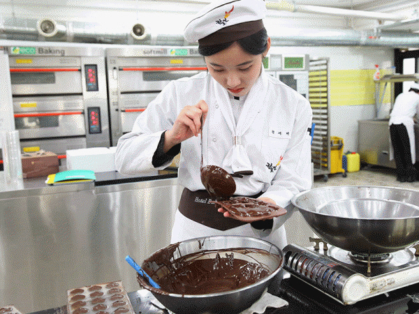 한국호텔관광실용전문학교 호텔제과제빵학과 특화된 실습교육으로 전문성 향상