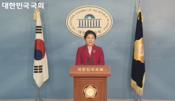 고연호 수석대변인 직무대행이 11일 국회 정론관에서 브리핑을 하는 모습