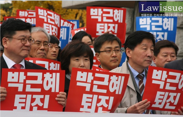 맨 오른쪽이 민경한 변호사(자료 사진)
