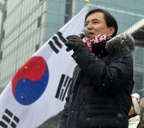대한문 앞 태극기집회에서 연설하는 김진태 자유한국당 의원(사진=페이스북)