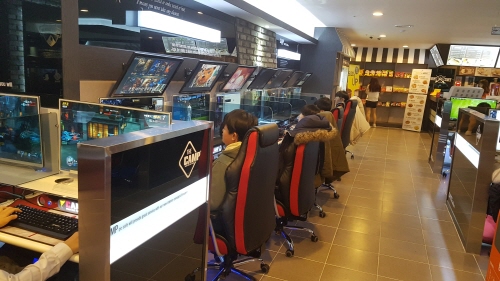 PC방창업 아이템 뜬다, 캠프pc방 e-sport + VR 콘텐츠 선보여