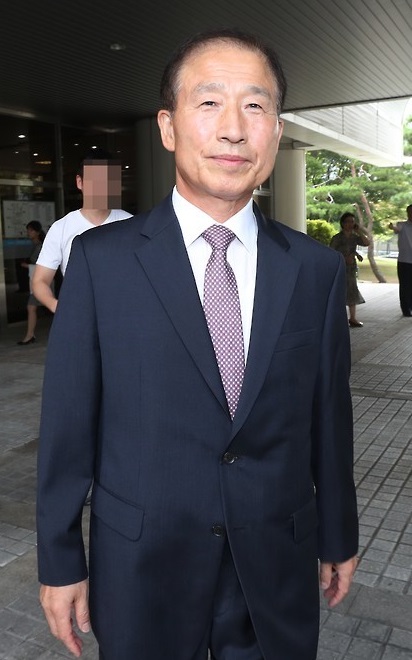 정옥근 해군총장, ‘STX 뇌물’ 파기환송심 징역 4년