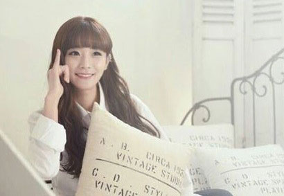 소율, '흰 와이셔프 입고 새끼손가락 걸며 약속애교...청순 터지네'