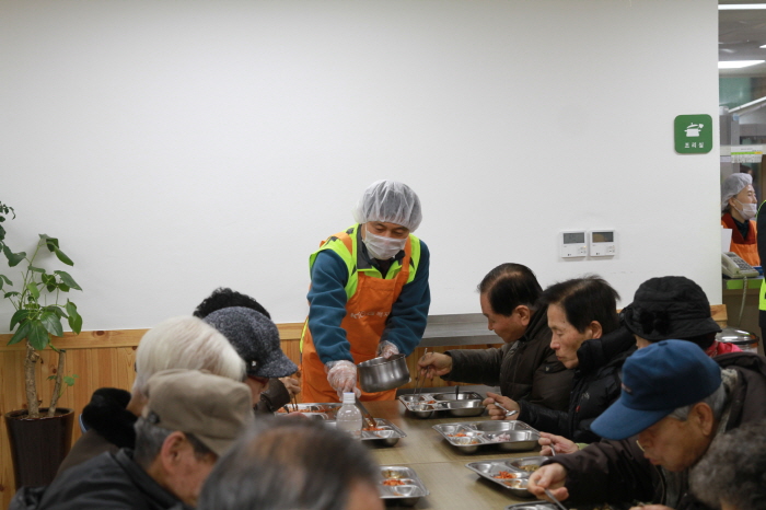 서울서부지방법원, 독거노인 점심 배식 봉사활동