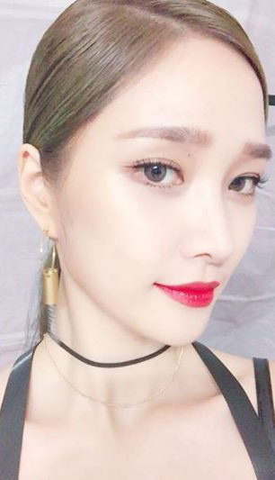 스피카 나래, 이마 훤히 드러낸 채 잡티無 물오른 美