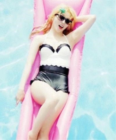 아이린, 튜브 침대에 누워 숨겨진 S라인 뽐내...'이 정도 일 줄'