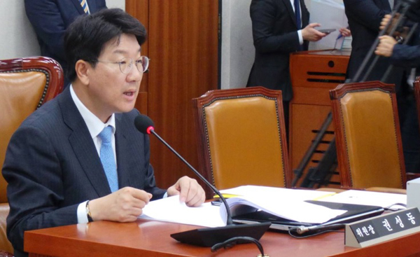 국회 법제사법위원장 권성동 바른정당 의원