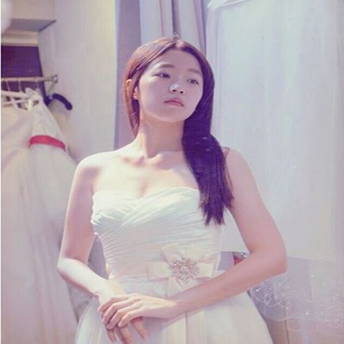 생동성연애 윤시윤 호흡 조수향, 청순함·볼륨감 돋보이는 드레스 자태