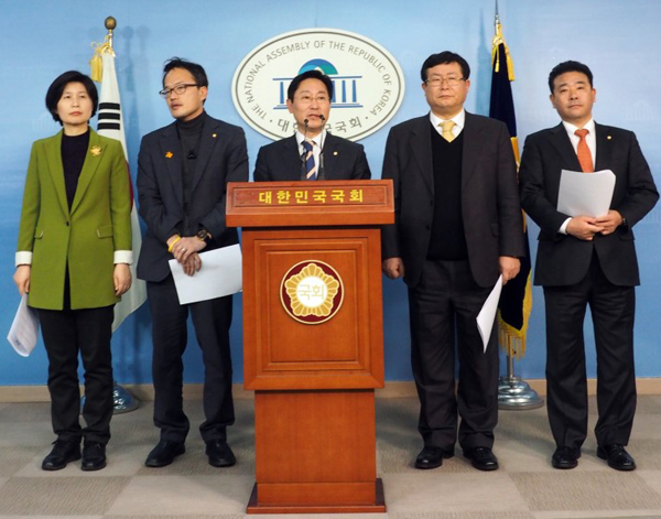 지난 6일 국회 정론관 기자회견