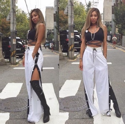 제시, 옆트임 바지 사이로 구릿빛 피부...아찔하고 독특한 패션