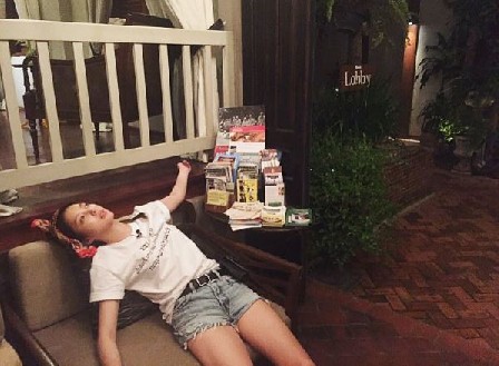 엄현경, '멍'때리는 표정...난 누군가~또 여긴 어딘가?