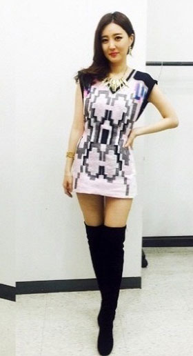 김소영 아나운서, 쭉뻗은 늘씬 각선미...과감한 초미니 女神