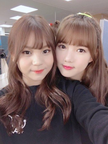 여자친구 3월 6일 컴백, 예린-엄지, '빛나는 인형 미모대결...친자매 같아'