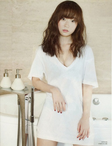 김슬기, '은근 글래머~' 흰색 셔츠만 입고 아찔한 몸매 드러내