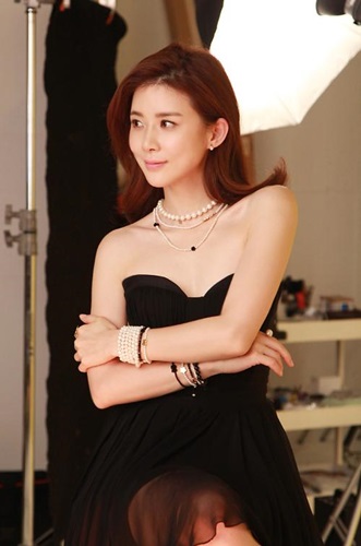 이보영 이상윤 귓속말 호흡, 환상적인 미모·몸매 '감탄할 수 밖에'