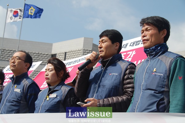 법원본부, “법관 인사권 남용” 양승태 대법원장 규탄 기자회견