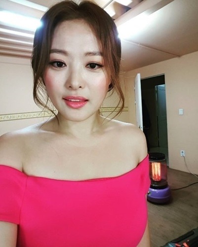 심진화, 핫핑크 오프숄더에 드러난 매끈 어깨라인 '이 정도 일 줄'