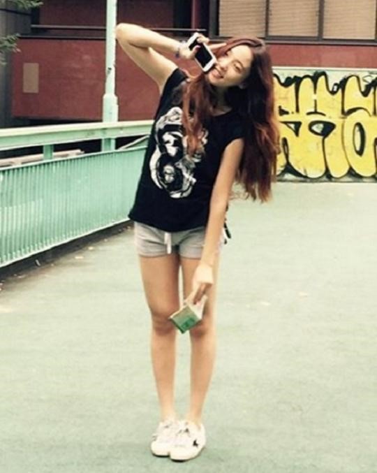 반지의여왕 윤소희, 아찔한 핫팬츠...11자 굴욕없는 고속도로 각선미