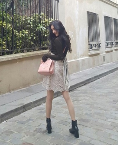 선미 메이크어스와 전속계약, 품격이 다른 뒤태...부러질듯한 11자 각선미