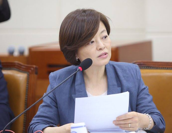변호사인 진선미 더불어민주당 의원
