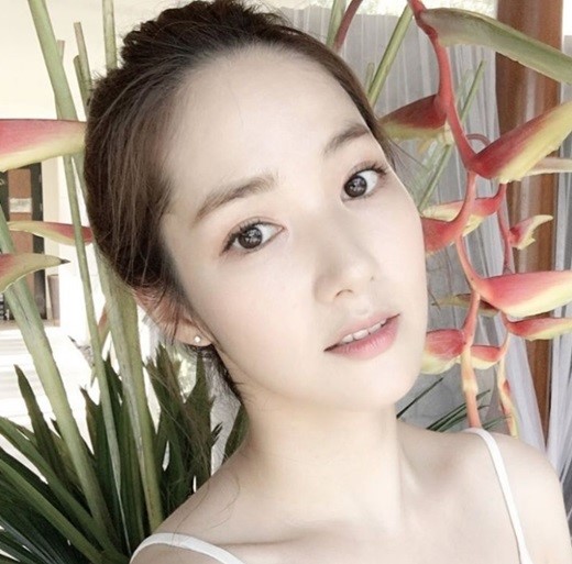 내귀에캔디2 박민영, 초근접 셀카로 완벽 피부·고혹적 쇄골라인 뽐내 '감탄할 수 밖에'