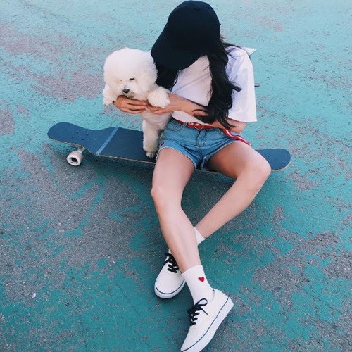 맛 좀 보실래요 한보름, 짧아도 너무 짧은 핫팬츠...'젓가락 각선미 섹시美'