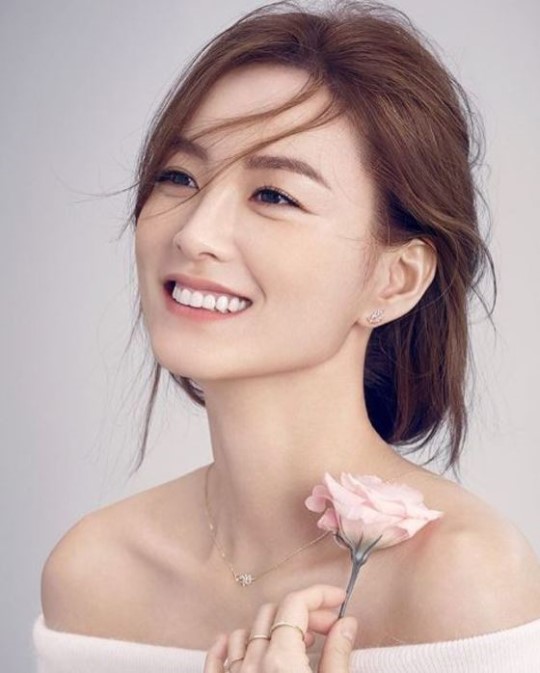 정유미, 오프숄더 입고 완벽 미모·몸매 뽐내...'이 정도였다니'