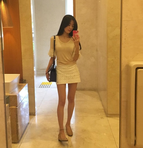 자체발광오피스 이동휘 호흡 한선화, 화이트 미니스커트...부러질 듯 젓가락 각선미