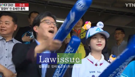 유승민 딸 유담, 눈웃음 보니 부친이랑 빼닮은 모습...뛰어난 美