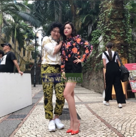 라디오스타 싸이, 화려한 무늬 바지 입고...M/V촬영장 속 '얼큰샷?'