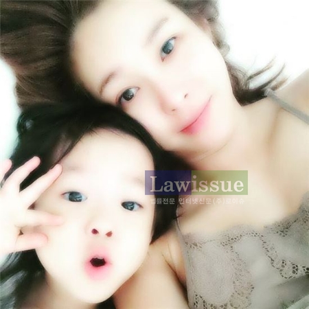 현영 둘째임신, 첫째와 뽀얀피부 뽐내며...해맑은 미소