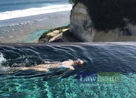 임신4개월 정다은, 인어가 따로 없네...한여름 달구는 매끈미