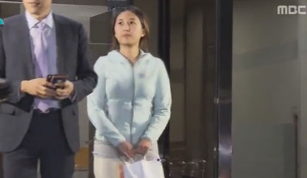 정유라 아들 입국...쏟아지는 플래쉬 '아이가 무슨 죄?'