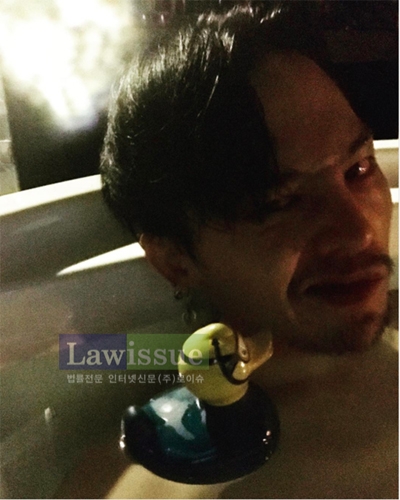 지드래곤usb, '면도하지 않은 그...목욕중 마초적 매력'