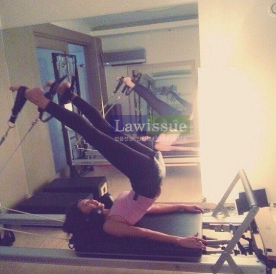 채정안, 이정도면 거의 폴더급 유연함...'운동 중 한 컷'