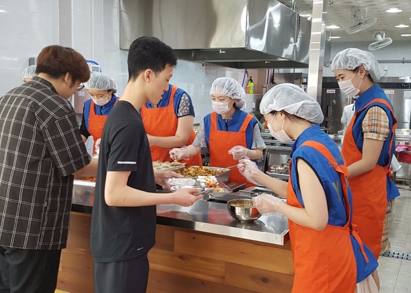 태평양·동천, 충현복지관에 배식봉사·무료 법률상담 진행