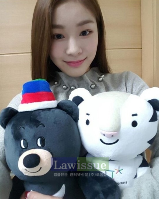 '이런 모습 처음이야'...김연아, '짙은 눈화장 긴 생머리 청순미 물씬