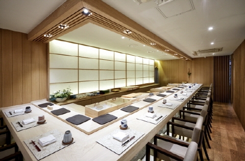 일본 정통 숙성스시 오마카세 전문점 스시만(萬)이 선보이는 “민어 코스 오마카세”